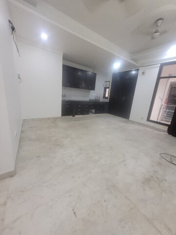 Room in 3 BHK Builder Floor at Chattarpur – for Rent