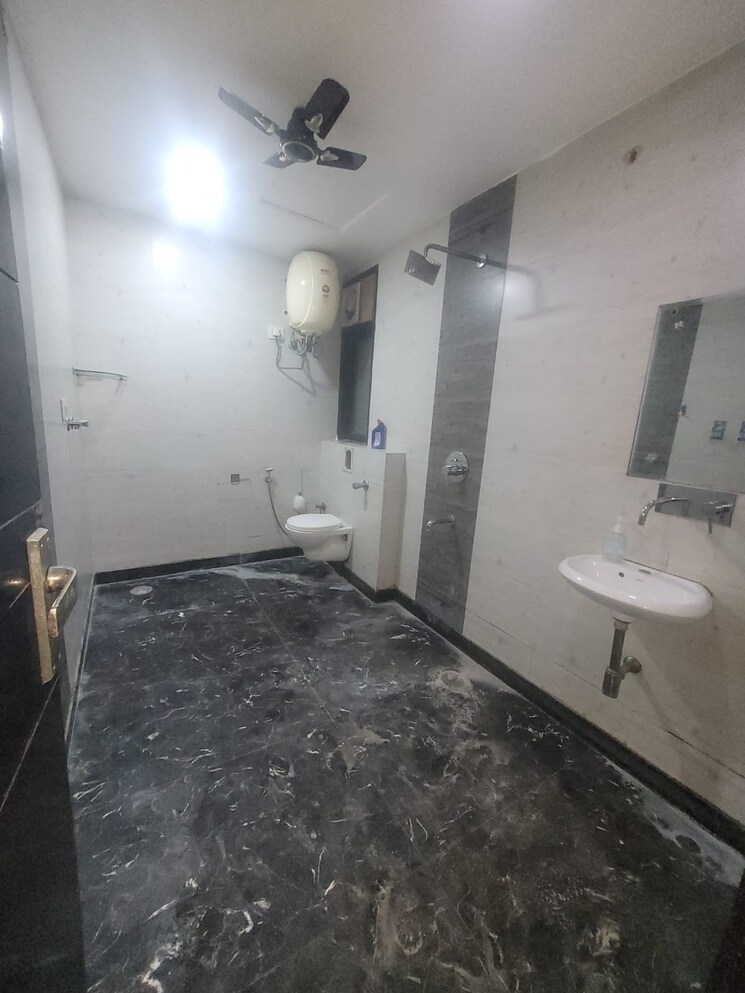Bathroom, chattarpur 3 Bedroom 1600 Sq.Ft. Builder Floor In Chattarpur Delhi 8951569