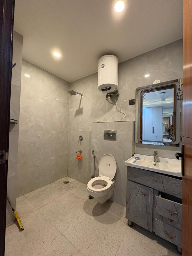 Bathroom, chattarpur 3 Bedroom 1600 Sq.Ft. Builder Floor In Chattarpur Delhi 8951569
