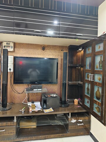 Furnished Amenities in 1 BHK Apartment at Nagari Niwara CHS, Goregaon East – for Rent