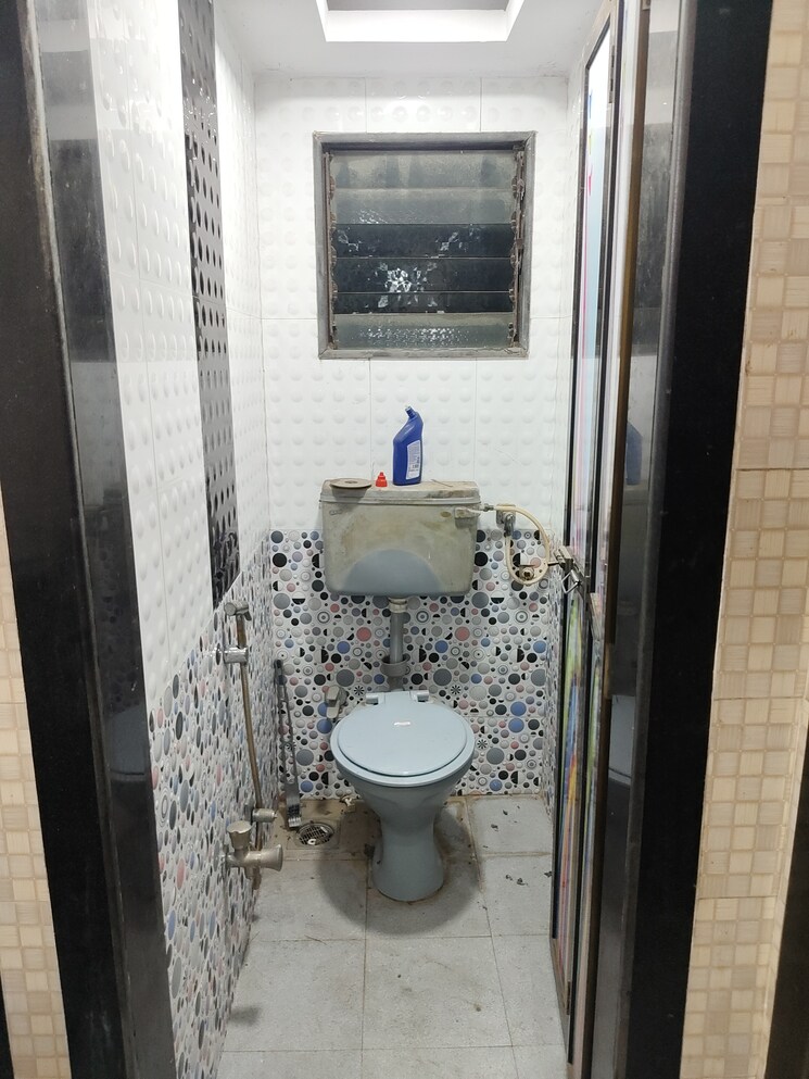Bathroom, nagari-niwara-chs 1 Bedroom 380 Sq.Ft. Apartment In Goregaon East Mumbai 8951558