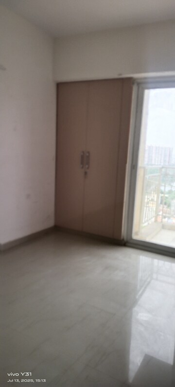 Room in 2 BHK Apartment at Mahagun Mywoods, Sector 16c Greater Noida – for Rent