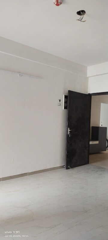 Room in 2 BHK Apartment at Mahagun Mywoods, Sector 16c Greater Noida – for Rent