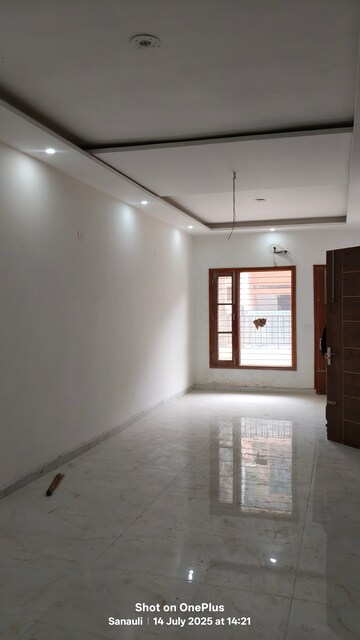 Room in 4 BHK Apartment at Dhakoli – for Sale