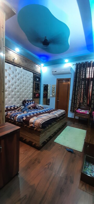 Furnished Amenities in 3 BHK Builder Floor at Land Craft Golf Links Apartment Phase 2, Pandav Nagar – for Sale