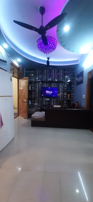 Furnished Amenities in 3 BHK Builder Floor at Land Craft Golf Links Apartment Phase 2, Pandav Nagar – for Sale