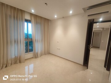 Room in 2 BHK Apartment at Hiranandani Highland, Powai – for Rent