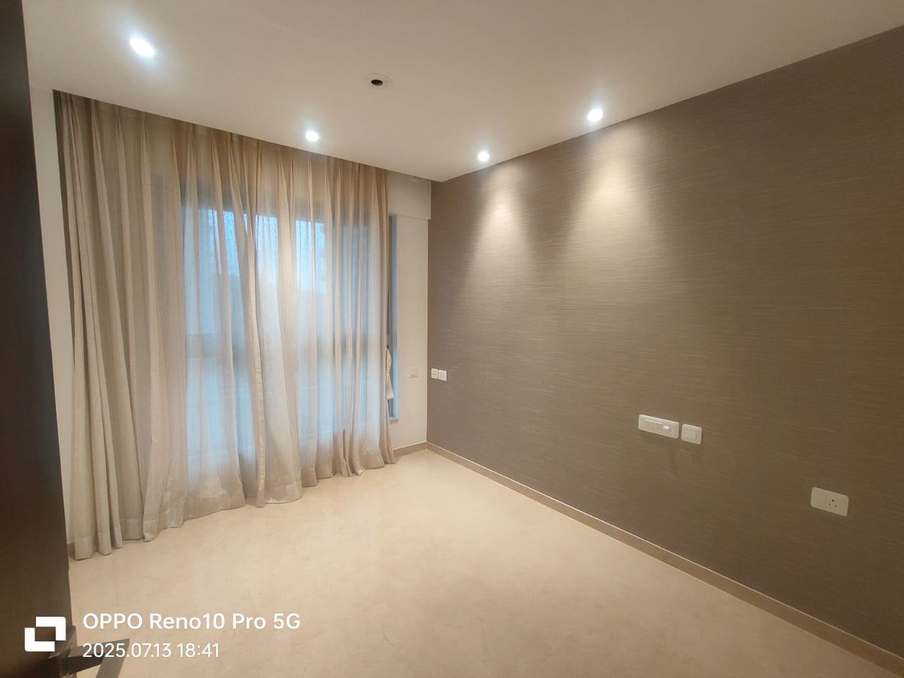 2 BHK Apartment For Rent in Hiranandani Highland