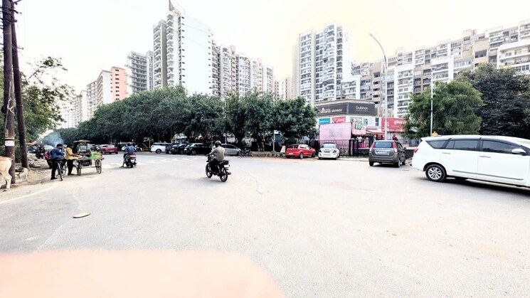  Parking, sector 135  900 Sq.Ft. Plot In Sector 135 Noida 8951607