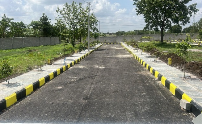 Plot For Sale in Hareeni Singapur County S