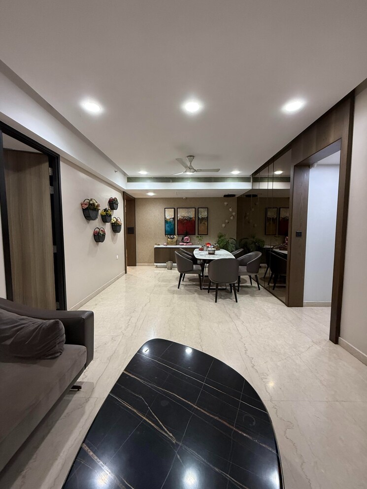  Parking, lodha-the-park 4 Bedroom 1560 Sq.Ft. Apartment In Worli Mumbai 8951620