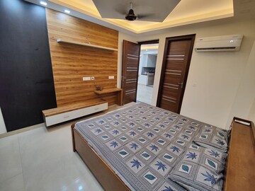 Bedroom in 2 BHK Builder Floor at DLF The Icon, Dlf Phase V – for Rent