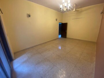 Room in 3 BHK Builder Floor at Veera Safdarjung Enclave, Safdarjung Enclave – for Rent