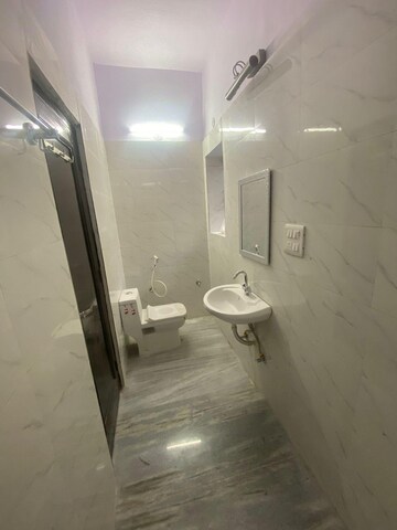 Bathroom in 3 BHK Builder Floor at Veera Safdarjung Enclave, Safdarjung Enclave – for Rent