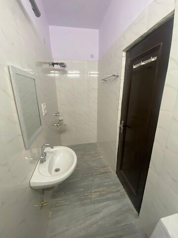 Bathroom in 3 BHK Builder Floor at Veera Safdarjung Enclave, Safdarjung Enclave – for Rent