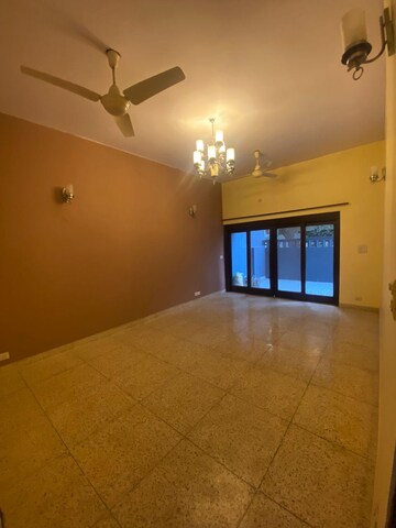 Room in 3 BHK Builder Floor at Veera Safdarjung Enclave, Safdarjung Enclave – for Rent