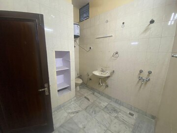 Bathroom in 3 BHK Builder Floor at Veera Safdarjung Enclave, Safdarjung Enclave – for Rent