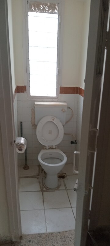 Bathroom in 1 BHK Apartment at Gitanjali CHS, Andheri East – for Rent