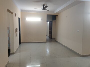 Room in 2 BHK Builder Floor at DLF The Icon, Dlf Phase V – for Rent