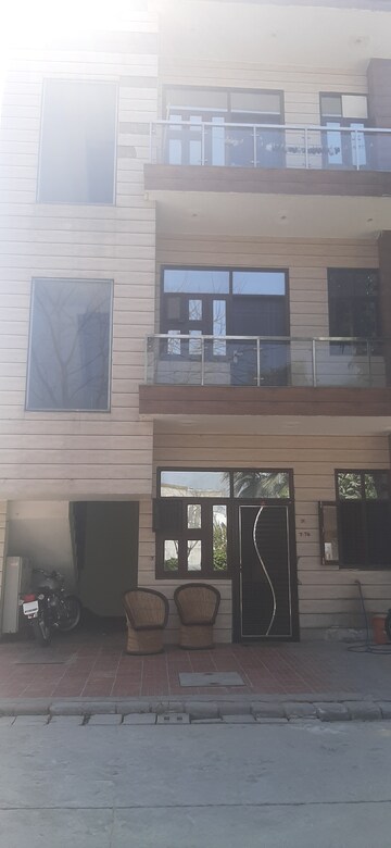 Bathroom in 3 BHK Builder Floor at Land Craft Golf Links Apartment Phase 2, Pandav Nagar – for Sale