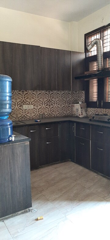 Furnished Amenities in 3 BHK Builder Floor at Land Craft Golf Links Apartment Phase 2, Pandav Nagar – for Sale