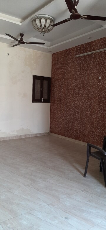Furnished Amenities in 3 BHK Builder Floor at Land Craft Golf Links Apartment Phase 2, Pandav Nagar – for Sale