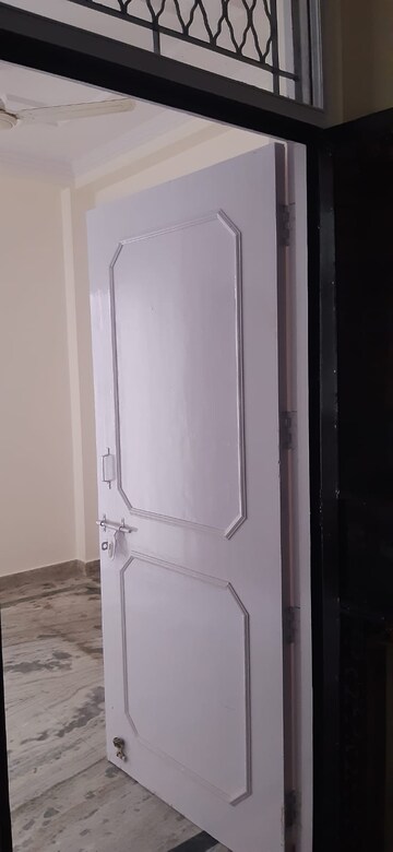 Room in 2 BHK Builder Floor at Vaishali Sector 5 – for Rent