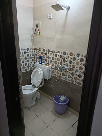 Bathroom in 2 BHK Builder Floor at Vaishali Sector 5 – for Rent