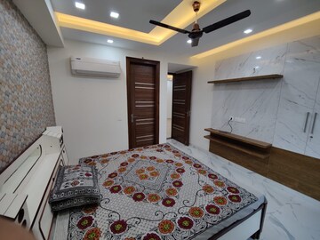 Bedroom in 3 BHK Builder Floor at DLF Atria, Dlf Phase ii – for Rent