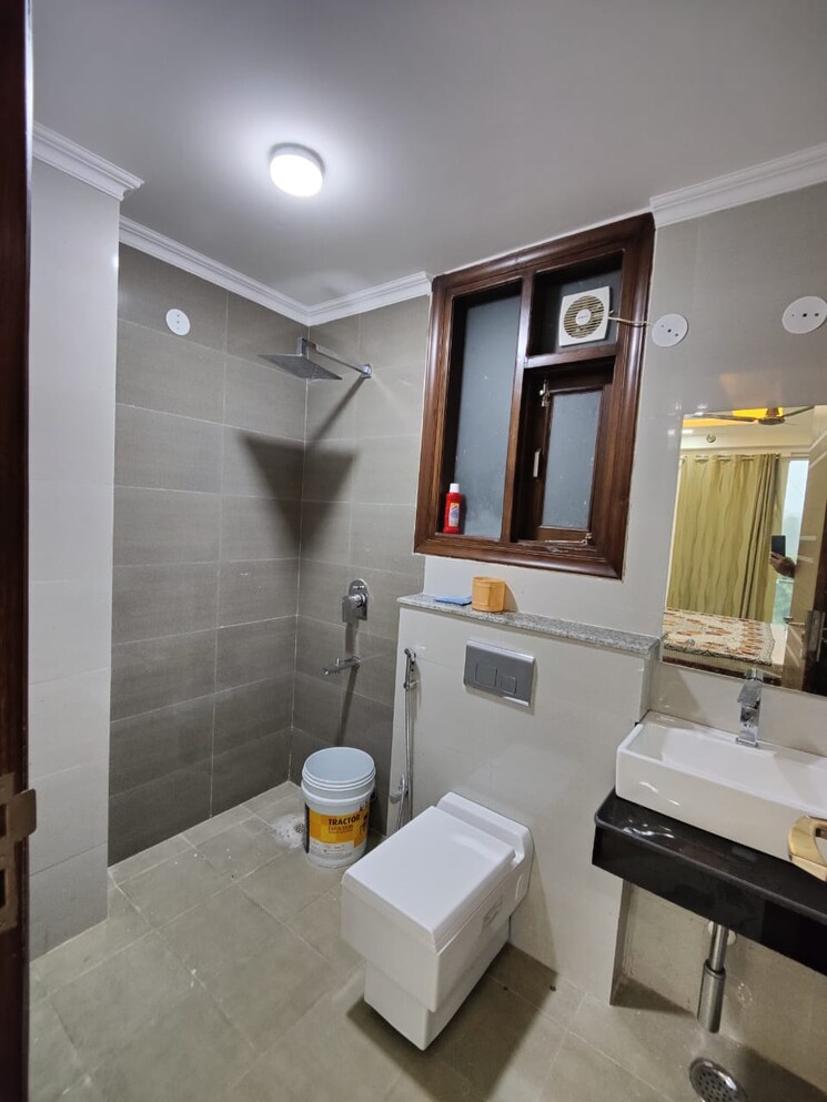 Attached Bathroom, dlf-the-summit 3 Bedroom 1500 Sq.Ft. Builder Floor In Dlf Phase V Gurgaon 8951705
