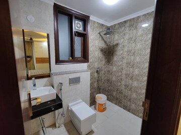 Attached Bathroom in 3 BHK Builder Floor at DLF The Summit, Dlf Phase V – for Rent