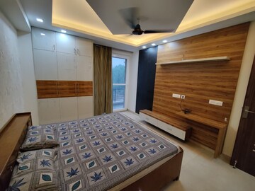 Bedroom in 3 BHK Builder Floor at DLF The Summit, Dlf Phase V – for Rent