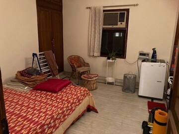 Bedroom in 2 BHK Builder Floor at Green Park – for Rent