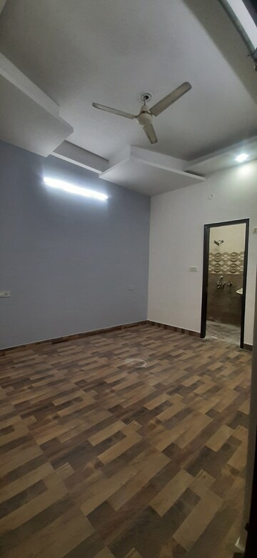 Furnished Amenities in 3 BHK Builder Floor at Land Craft Golf Links Apartment Phase 1, Pandav Nagar – for Sale