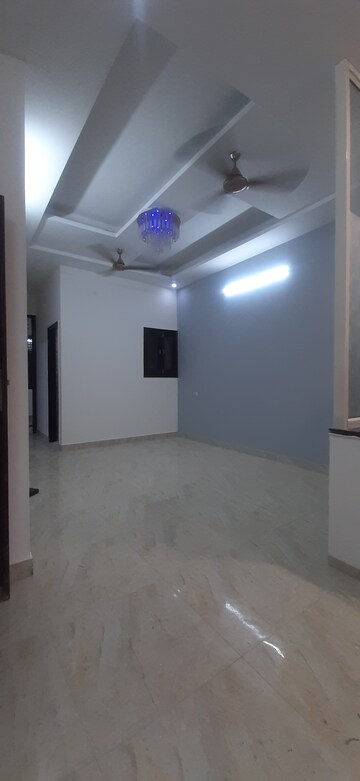 Building Lobby in 3 BHK Builder Floor at Land Craft Golf Links Apartment Phase 1, Pandav Nagar – for Sale