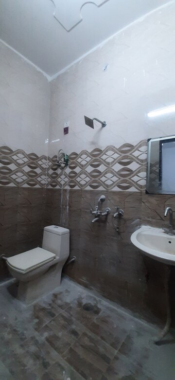 Bathroom in 3 BHK Builder Floor at Land Craft Golf Links Apartment Phase 1, Pandav Nagar – for Sale