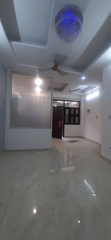 Room in 3 BHK Builder Floor at Land Craft Golf Links Apartment Phase 1, Pandav Nagar – for Sale