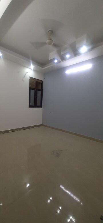 Furnished Amenities in 3 BHK Builder Floor at Land Craft Golf Links Apartment Phase 1, Pandav Nagar – for Sale