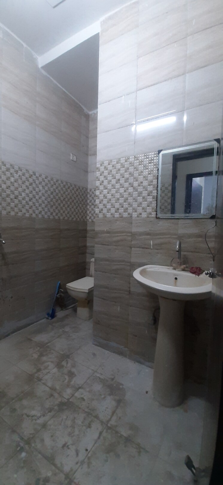 Bathroom, land-craft-golf-links-apartment-phase-1 3 Bedroom 100 Sq.Yd. Builder Floor In Pandav Nagar Ghaziabad 8951726