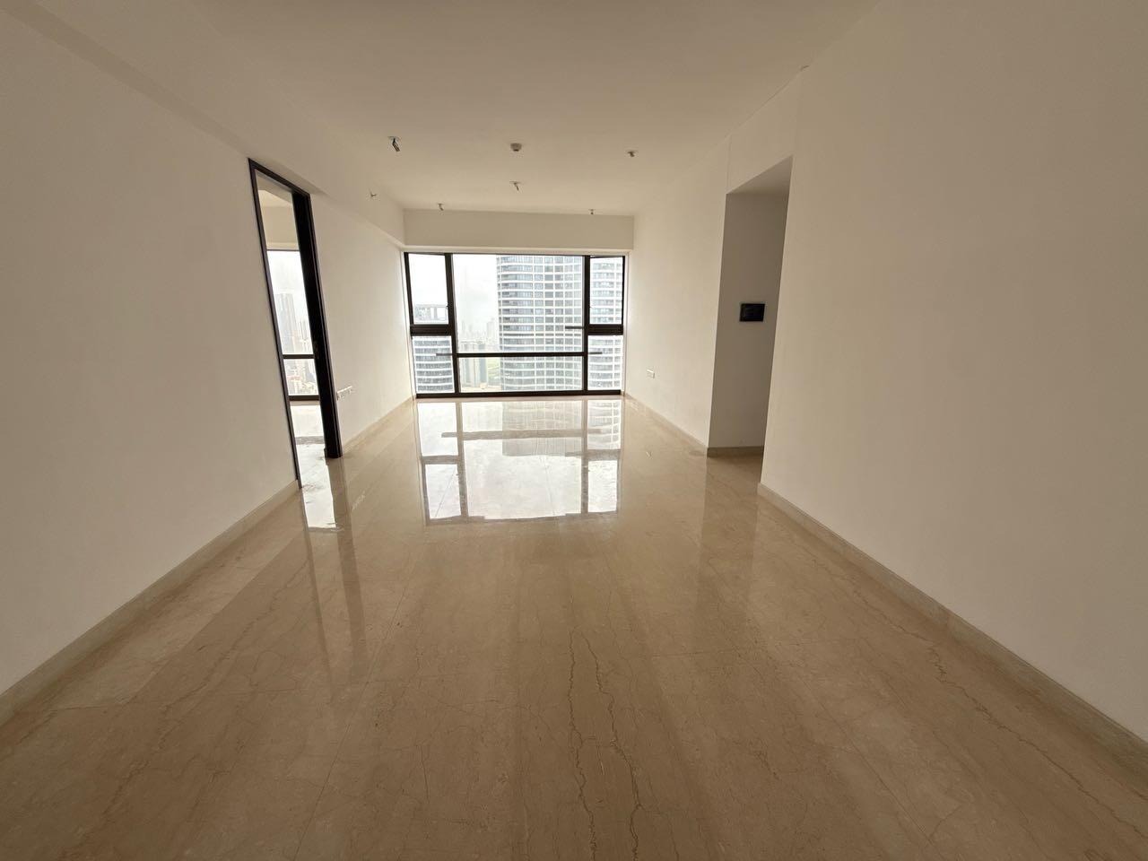 4 BHK + Servant Room Apartment For Sale in Lodha The Park