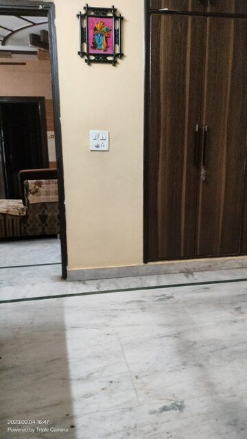 Room in 3 BHK Builder Floor at Vaishali Sector 5 – for Rent