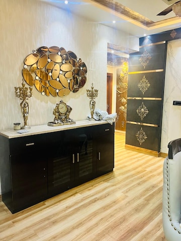 Living Room in 3.5 BHK Apartment at Chandra Apartments, Sector 55 – for Rent