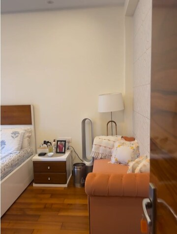 Living Room in 3.5 BHK Apartment at Chandra Apartments, Sector 55 – for Rent