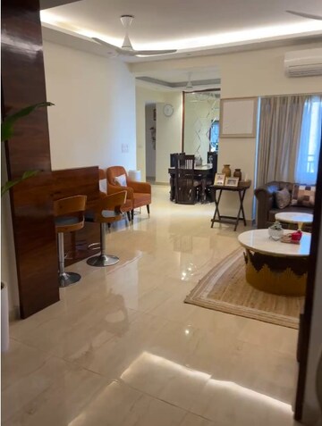 Living Room in 3.5 BHK Apartment at Chandra Apartments, Sector 55 – for Rent