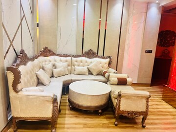 Living Room in 3.5 BHK Apartment at Chandra Apartments, Sector 55 – for Rent