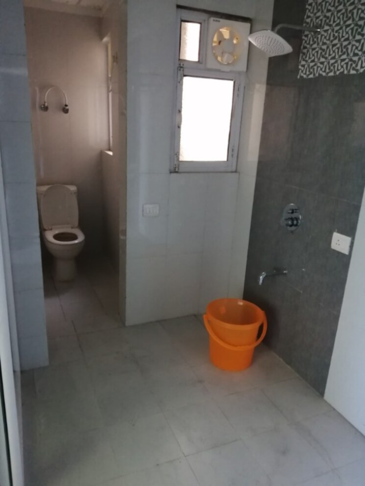 Bathroom, amrapali-platinum 3 Bedroom 3330 Sq.Ft. Apartment In Sector 119 Noida 8951807