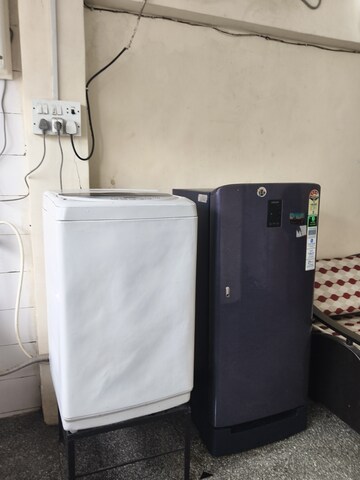 Furnished Amenities in 1 BHK Apartment at Vile Parle West – for Rent