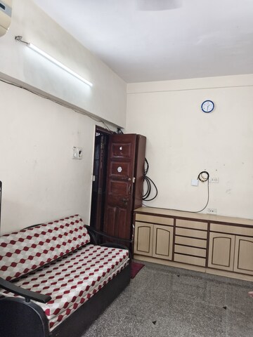 Bedroom in 1 BHK Apartment at Vile Parle West – for Rent