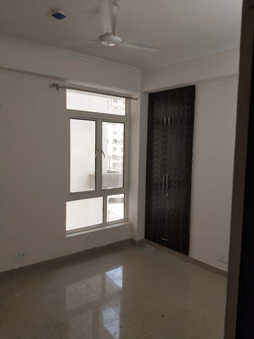 Room in 3 BHK Apartment at Supertech Ecovillage I, Sector 1 Greater Noida – for Rent