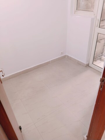 Room in 2.5 BHK Apartment at Nimbus The Golden Palm, Sector 168 – for Rent